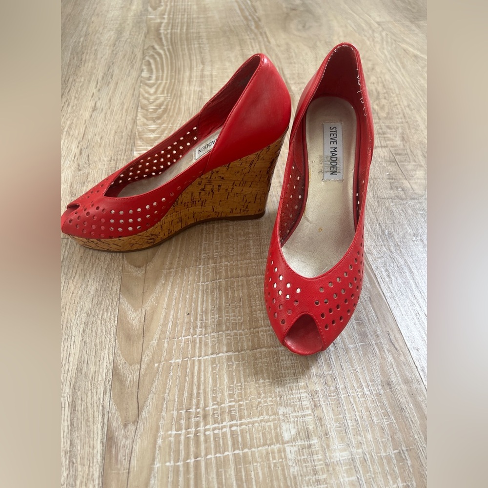 Steve Madden Red Wedges